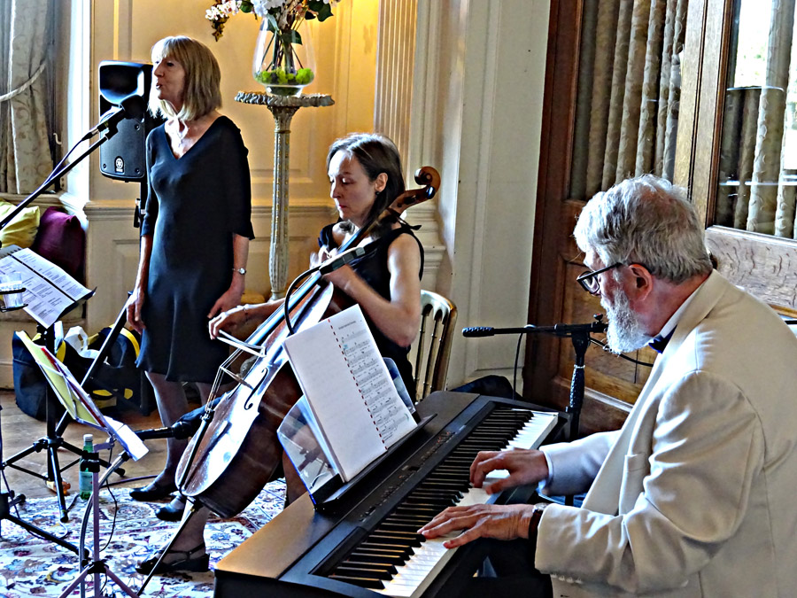 Julie Roberts concert Danny House 7 8 2022