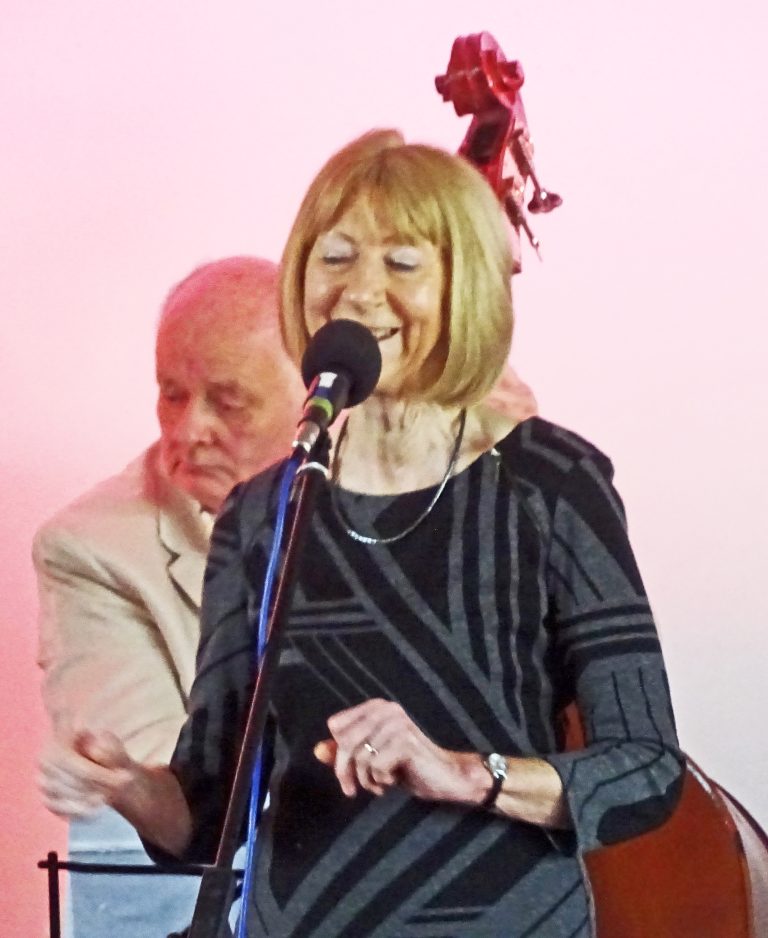 Singer Julie Roberts 2025